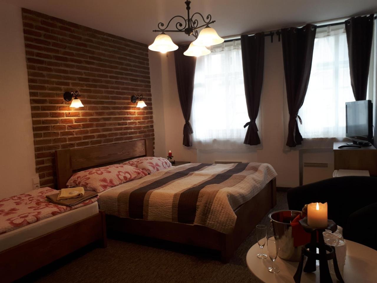 Penzion - Restaurant U Zámku Bečov nad Teplou Exterior foto