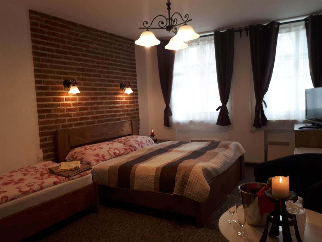 Penzion - Restaurant U Zámku Bečov nad Teplou Exterior foto