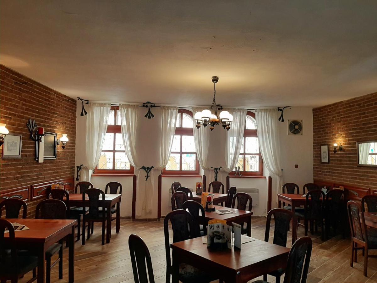 Penzion - Restaurant U Zámku Bečov nad Teplou Exterior foto